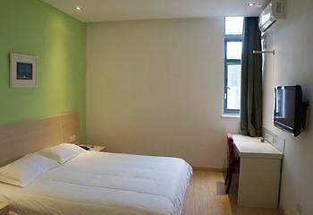 Motel 168 Shanghai Pudong Huinan Metro Station Tesco Exterior photo