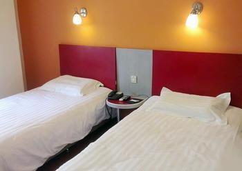 Motel 168 Shanghai Pudong Huinan Metro Station Tesco Exterior photo