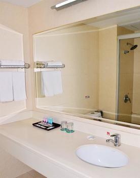 Motel 168 Shanghai Pudong Huinan Metro Station Tesco Exterior photo