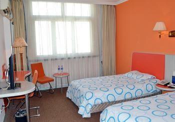 Motel 168 Shanghai Pudong Huinan Metro Station Tesco Exterior photo