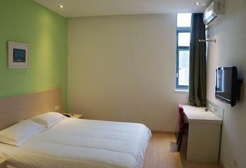 Motel 168 Shanghai Pudong Huinan Metro Station Tesco Exterior photo